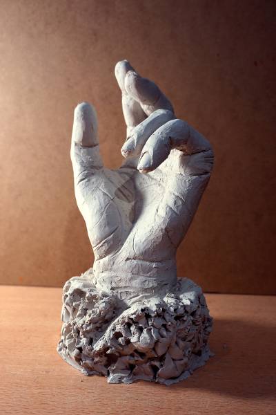 cours de modelage en argile pour adolescent et adulte à Grasse 06 apprendre à sculpter une main